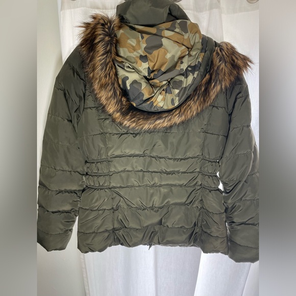 North Face Puffer Jacket - Picture 2 of 5